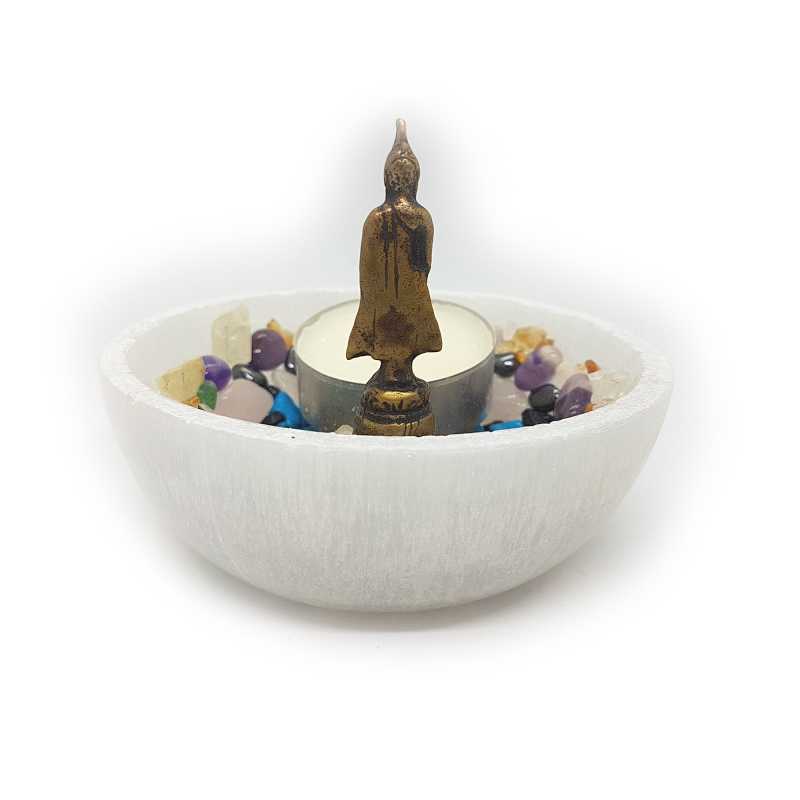 Buddha mit vielen Halbedelsteinen  in einer Selenitschale
